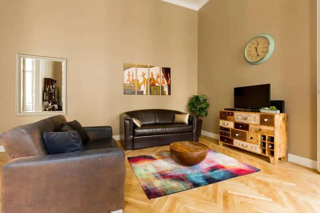 בודפשט The Suite Mondain Apartment הונגריה