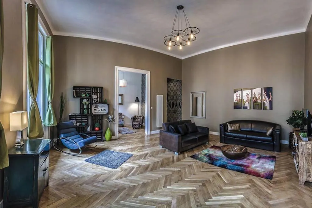 בודפשט The Suite Mondain Apartment