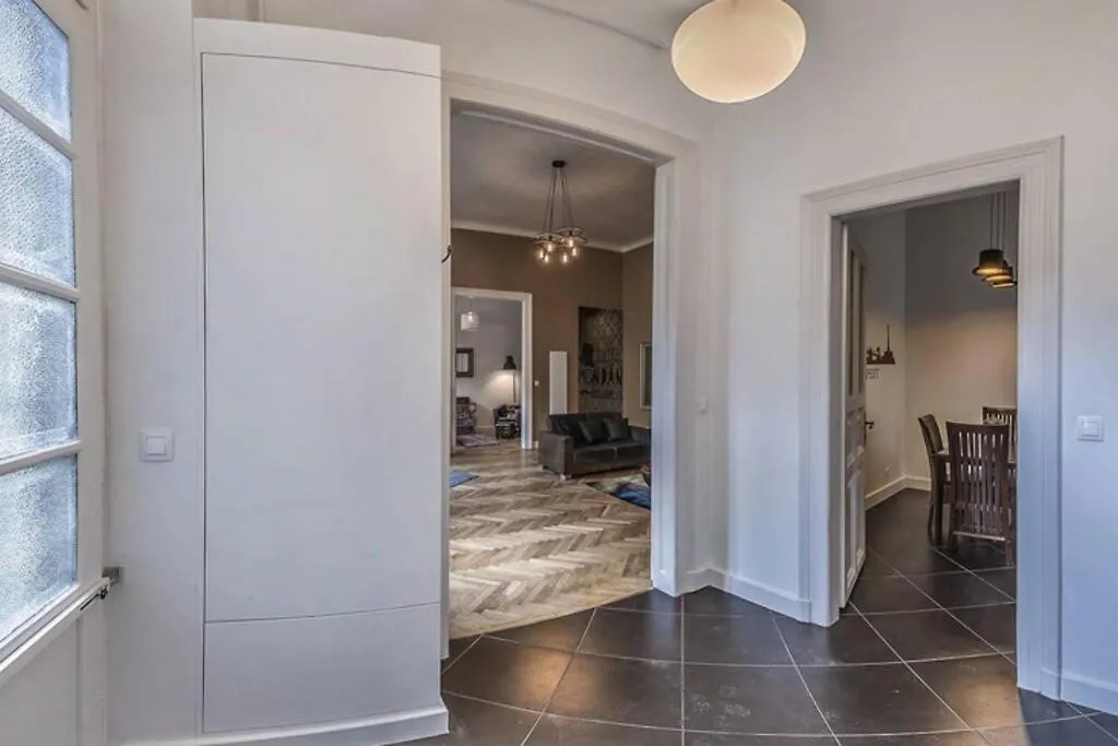 בודפשט The Suite Mondain Apartment
