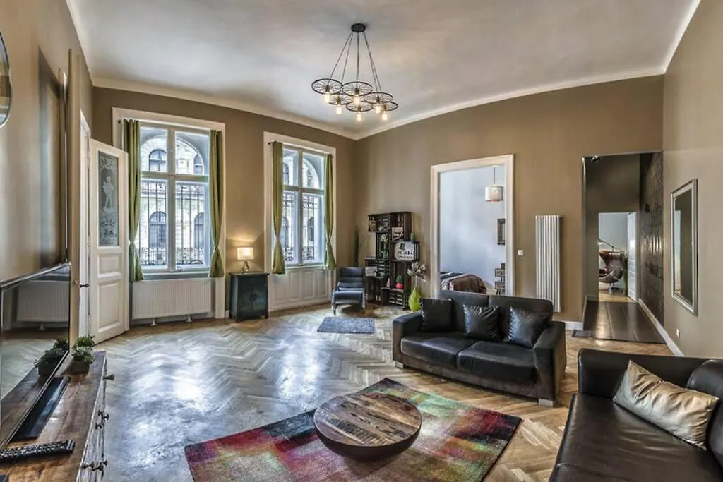 בודפשט The Suite Mondain Apartment