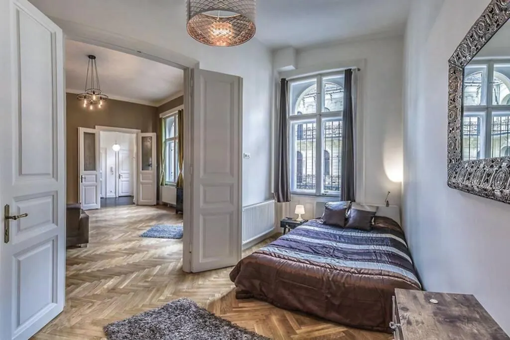 בודפשט The Suite Mondain Apartment