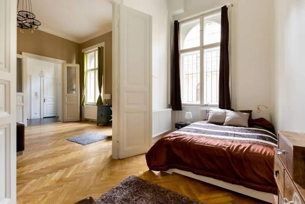 בודפשט The Suite Mondain Apartment