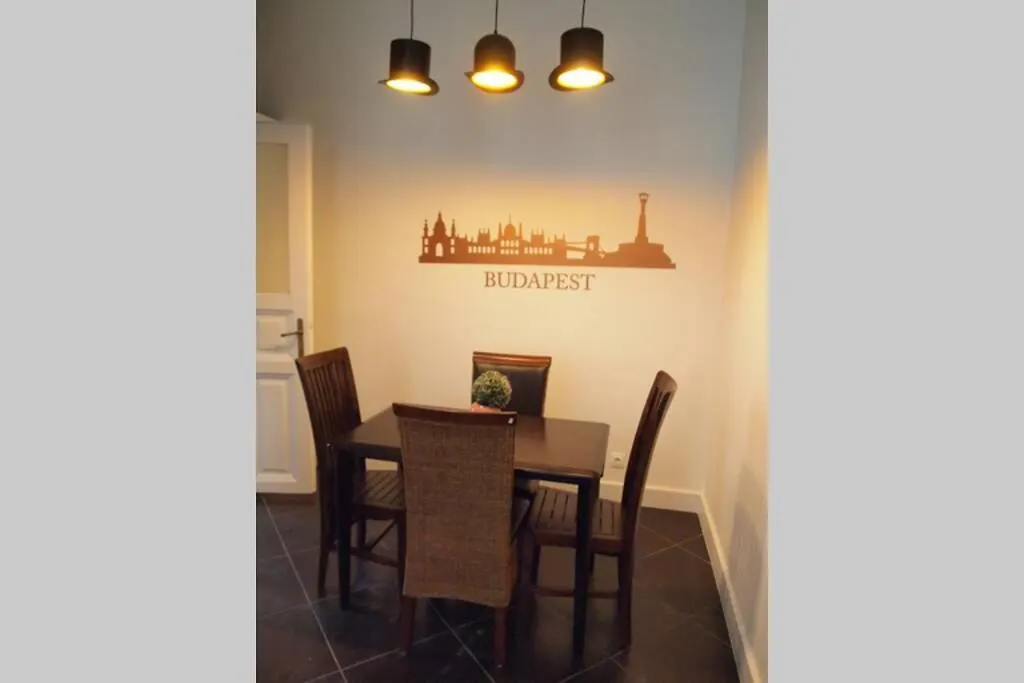 בודפשט The Suite Mondain Apartment